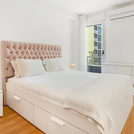 Uptown Urban Escape By Lovelystay *