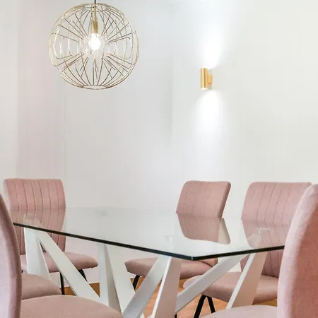 Uptown Urban Escape By Lovelystay