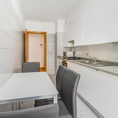 Spacious Lumiar 3Br By Lovelystay