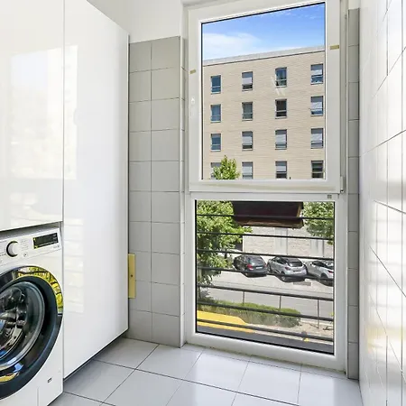 Uptown Urban Escape By Lovelystay Apartmán
