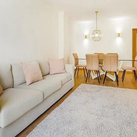 Spacious Lumiar 3Br By Lovelystay ליסבון